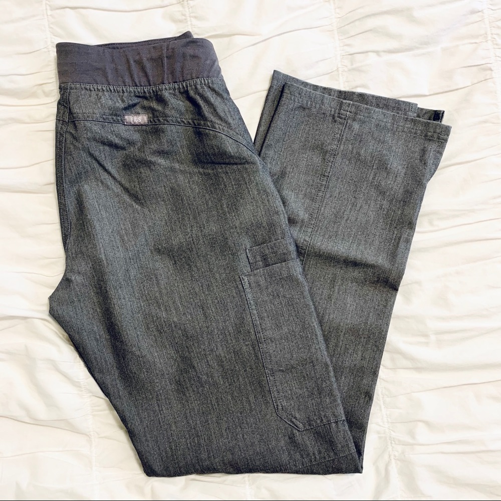 Figs Gray Three Pocket Top & Cargo Bottoms - Picture 5 of 6